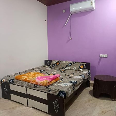 Jay Shree Radhey Home Stay Mathura Eksteriør bilde