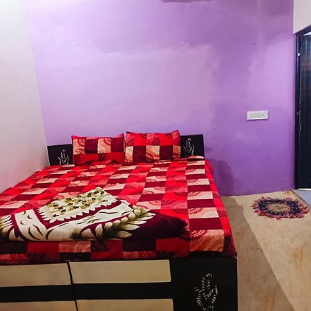 Jay Shree Radhey Home Stay Mathura Eksteriør bilde