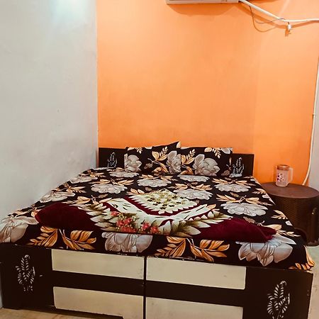 Jay Shree Radhey Home Stay Mathura Eksteriør bilde