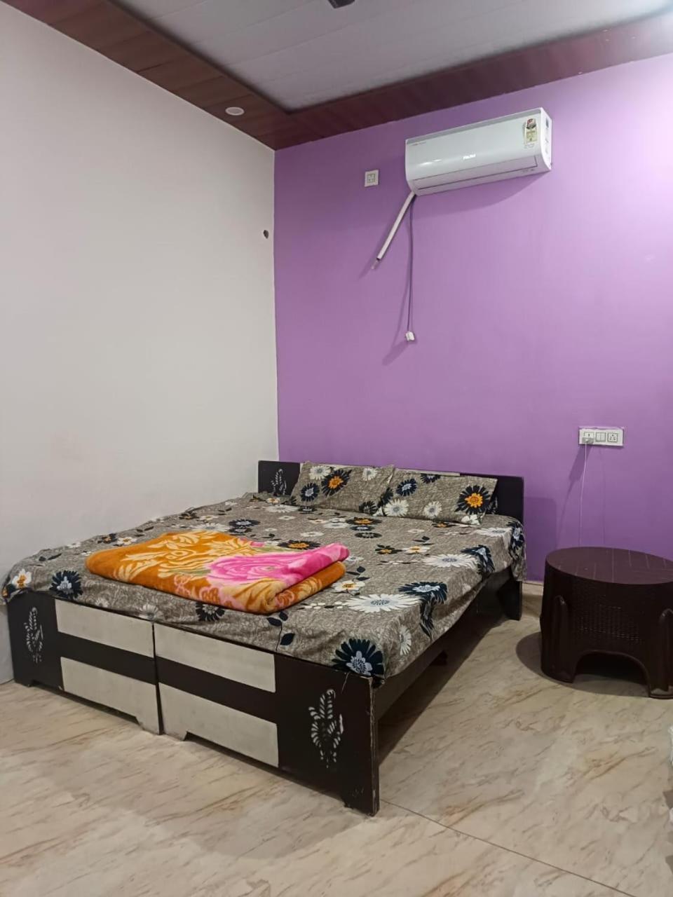 Jay Shree Radhey Home Stay Mathura Eksteriør bilde