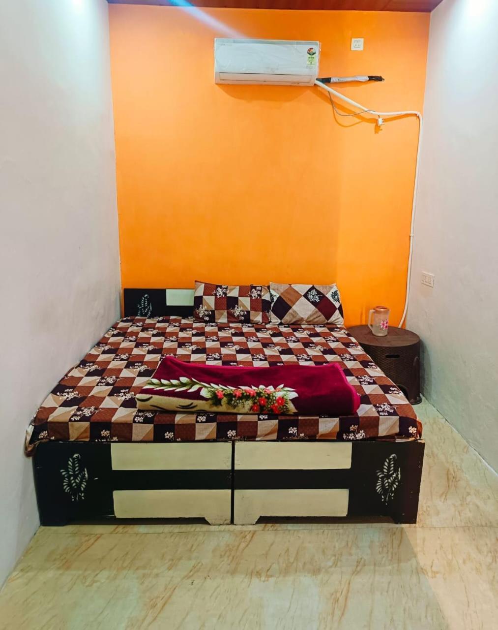 Jay Shree Radhey Home Stay Mathura Eksteriør bilde