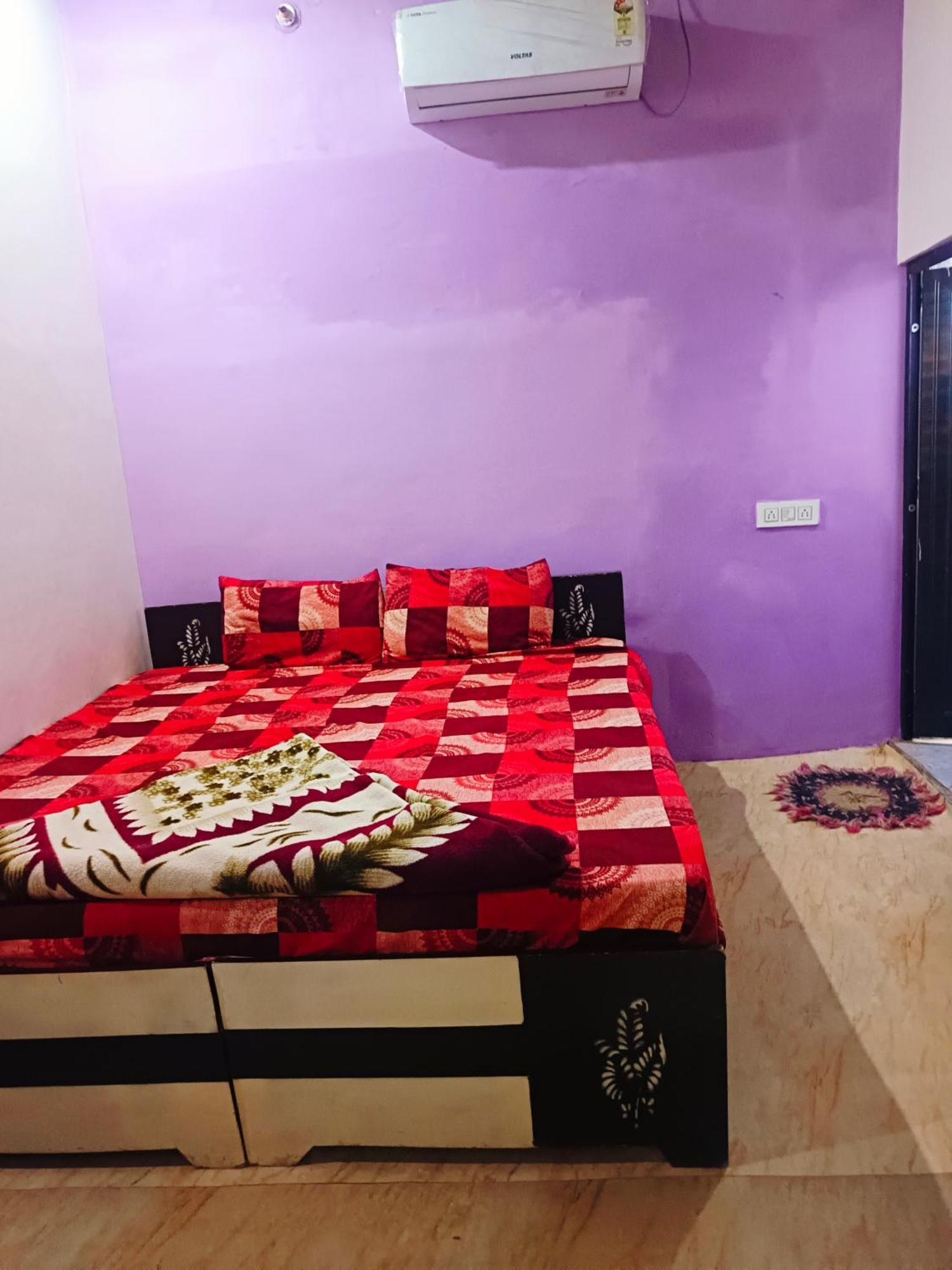 Jay Shree Radhey Home Stay Mathura Eksteriør bilde