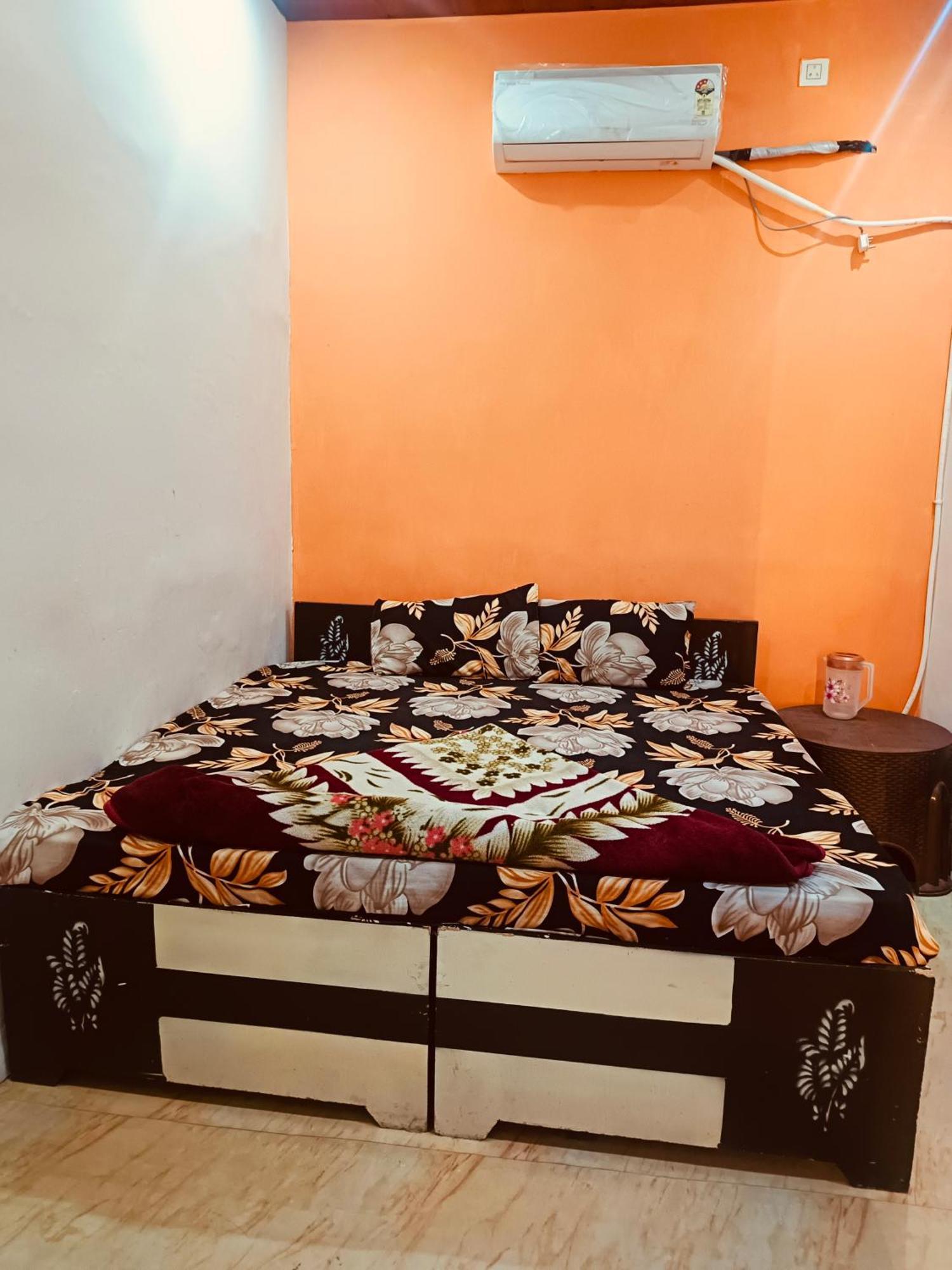 Jay Shree Radhey Home Stay Mathura Eksteriør bilde