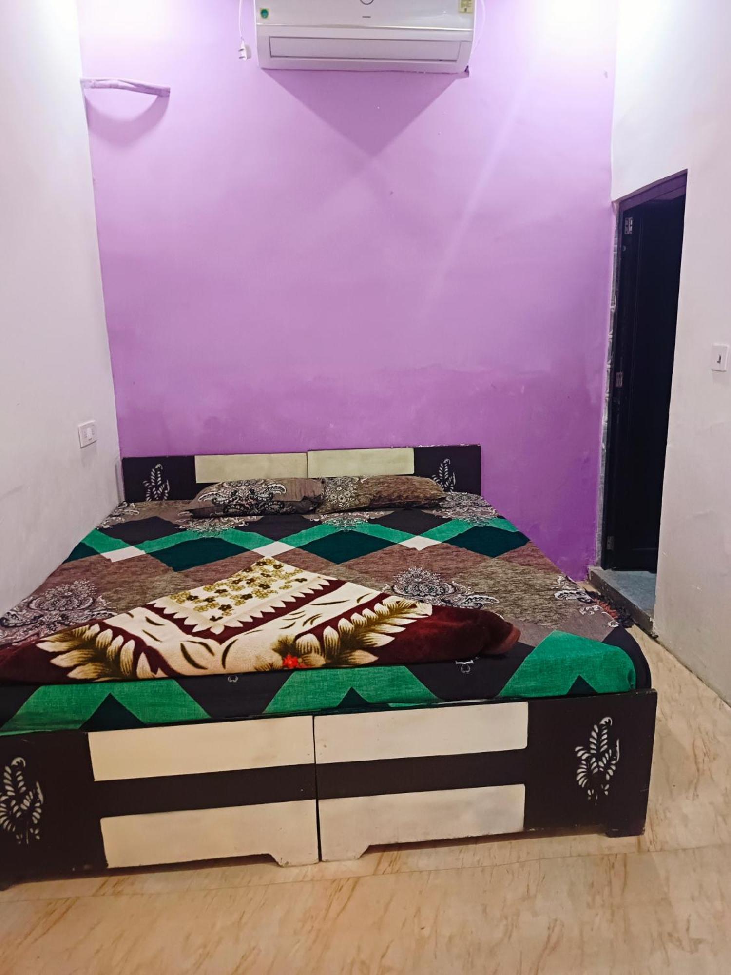 Jay Shree Radhey Home Stay Mathura Eksteriør bilde