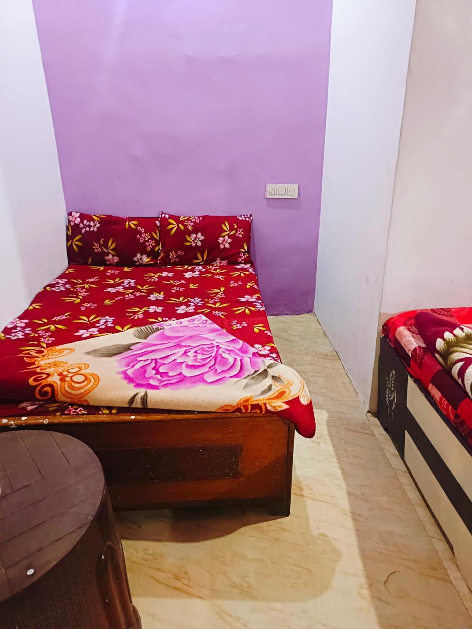 Jay Shree Radhey Home Stay Mathura Eksteriør bilde